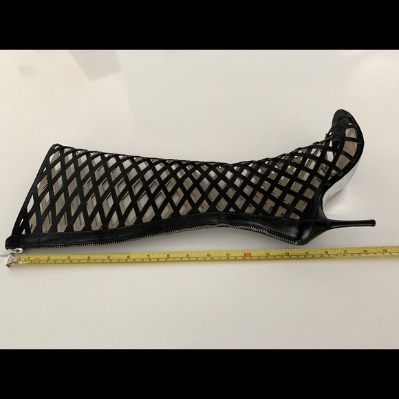 Michael Kors Black RunWay Size 6.5. - Picture 5 of 5